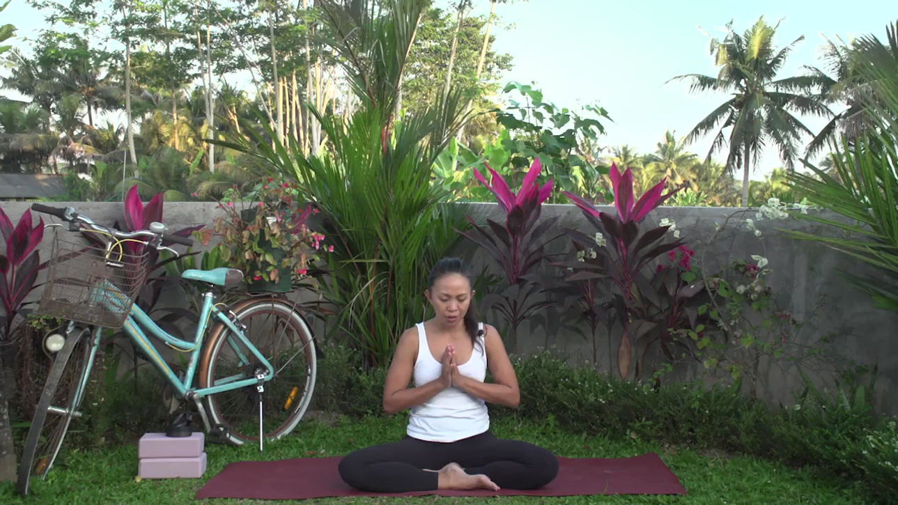 1T Balancing Hormones pt1 - Gentle movement (16 mins)